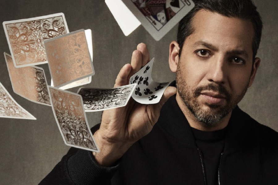 David Blaine, magicien de l'impossible, lors d'une performance d'endurance